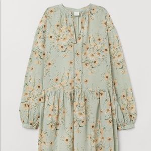 H&M floral dress wide cut. Size 10 new